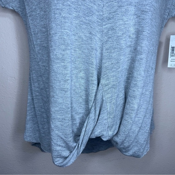 NEW NO BOUNDARIES GREY SHORT SLEEVE TOP STRETCH TWIST ACCENT - Picture 4 of 11